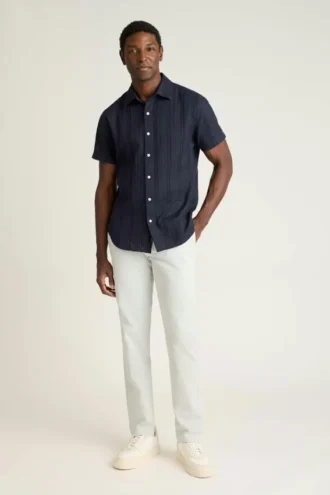 Añade un toque de estilo con el Riviera Short Sleeve Shirt de Bonobos