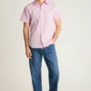 Añade un toque de estilo con el Riviera Short Sleeve Shirt de Bonobos