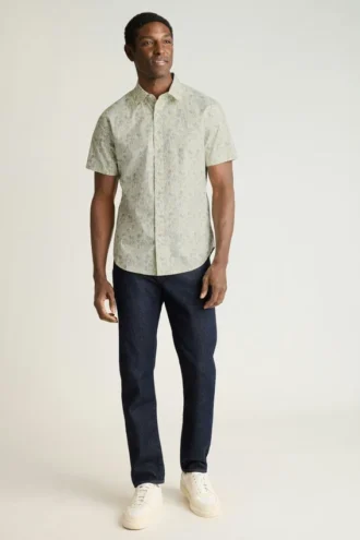 Añade un toque de estilo con el Riviera Short Sleeve Shirt de Bonobos