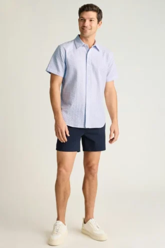 Añade un toque de estilo con el Riviera Short Sleeve Shirt de Bonobos