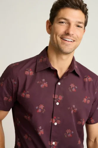 Añade un toque de estilo con el Riviera Short Sleeve Shirt de Bonobos