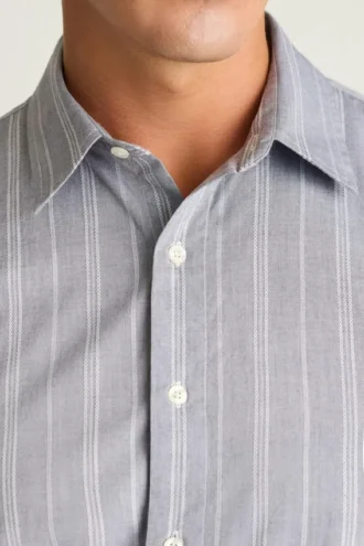 Añade un toque de estilo con el Riviera Short Sleeve Shirt de Bonobos