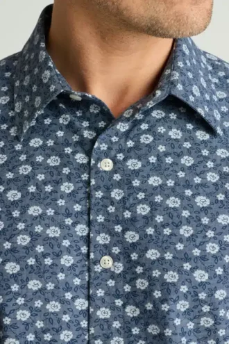 Añade un toque de estilo con el Riviera Short Sleeve Shirt de Bonobos