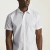 Añade un toque de estilo con el Riviera Short Sleeve Shirt de Bonobos