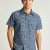 Añade un toque de estilo con el Riviera Short Sleeve Shirt de Bonobos