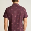 Añade un toque de estilo con el Riviera Short Sleeve Shirt de Bonobos