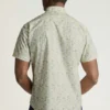 Añade un toque de estilo con el Riviera Short Sleeve Shirt de Bonobos