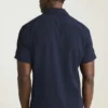 Añade un toque de estilo con el Riviera Short Sleeve Shirt de Bonobos