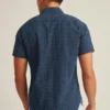 Añade un toque de estilo con el Riviera Short Sleeve Shirt de Bonobos