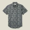 Añade un toque de estilo con el Riviera Short Sleeve Shirt de Bonobos