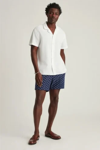 Camisa de cuello camp con corte holgado