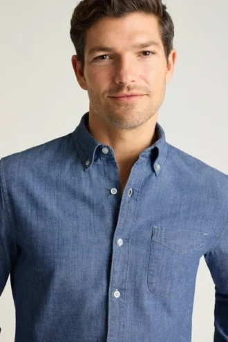 Camisa elástica para el día a día: Camisa de algodón con botones de Bonobos