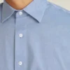 Camisa para ir de la oficina a cenar: camisa con botones sin meter por dentro