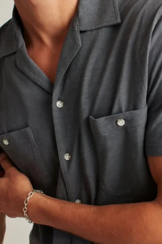 Camisas teñidas en prenda