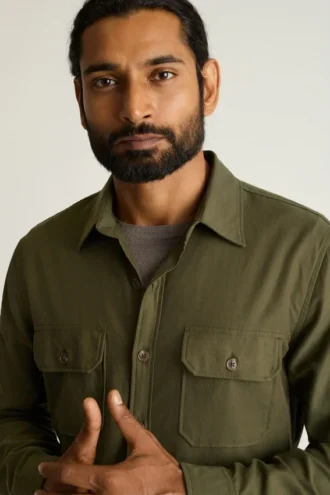 Camisas utilitarias teñidas en prenda