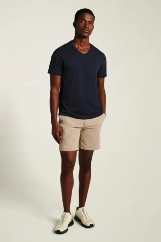 Camiseta de cuello en V de algodón orgánico