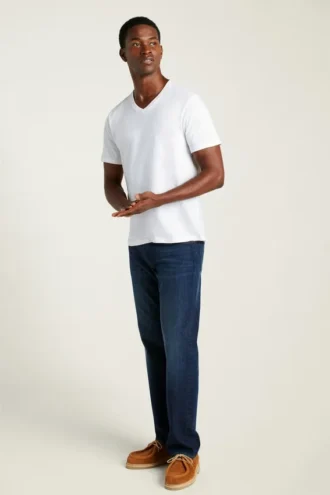 Camiseta de cuello en V de algodón orgánico