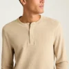 Camiseta Henley de tejido waffle