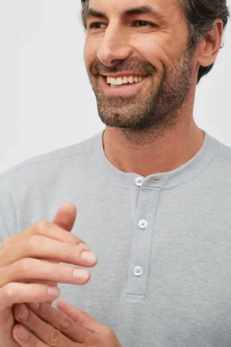 Camiseta Henley ligera de tejido waffle