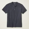 Camiseta Henley teñida en prenda