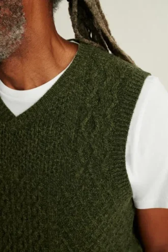 Chaleco de cuello redondo con trenzado de lana
