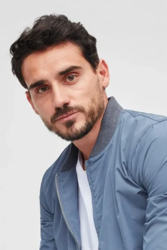 Chaqueta bomber de nailon ligera