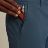 Descubre un estilo sin esfuerzo con los pantalones chinos elásticos para hombre 2.0 de Bonobos