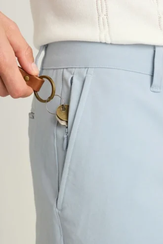Descubre un estilo sin esfuerzo con los pantalones chinos elásticos para hombre 2.0 de Bonobos