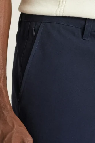 Descubre un estilo sin esfuerzo con los pantalones chinos elásticos para hombre 2.0 de Bonobos