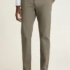 Descubre un estilo sin esfuerzo con los pantalones chinos elásticos para hombre 2.0 de Bonobos