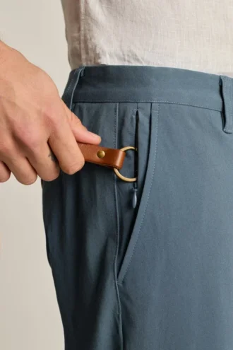 Descubre un estilo sin esfuerzo con los pantalones chinos elásticos para hombre 2.0 de Bonobos