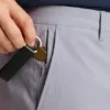 Descubre un estilo sin esfuerzo con los pantalones chinos elásticos para hombre 2.0 de Bonobos
