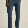 Descubre un estilo sin esfuerzo con los pantalones chinos elásticos para hombre 2.0 de Bonobos