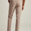 Descubre un estilo sin esfuerzo con los pantalones chinos elásticos para hombre 2.0 de Bonobos