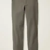 Descubre un estilo sin esfuerzo con los pantalones chinos elásticos para hombre 2.0 de Bonobos
