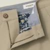 Descubre un estilo sin esfuerzo con los pantalones chinos elásticos para hombre 2.0 de Bonobos