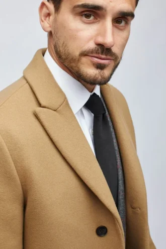 El abrigo de lana italiana elástica