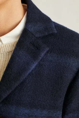 El abrigo italiano elástico