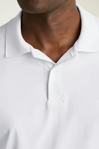 El polo de golf Performance: liso y a rayas