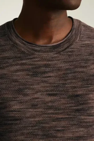 Estilo colorido con el suéter teñido al azar de Bonobos