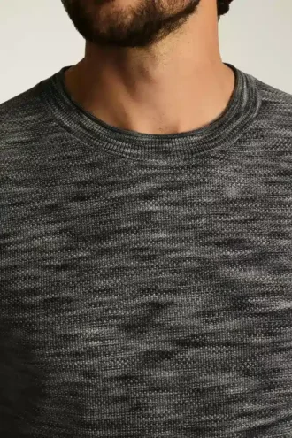 Estilo colorido con el suéter teñido al azar de Bonobos