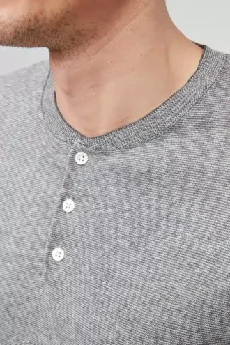 Henley de algodón y lino