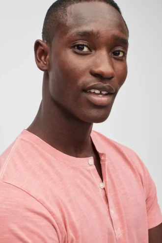 Henley teñido en prenda