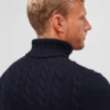 Jersey de cuello alto con trenzado de lana merino
