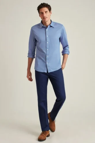 La camisa de punto para ir de la oficina a la cena