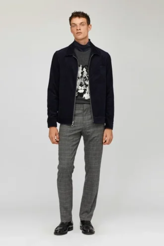 La chaqueta de camisa de pana