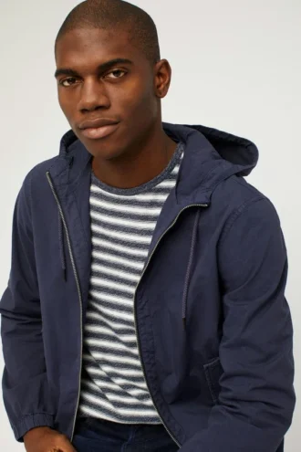 La chaqueta de campo con capucha