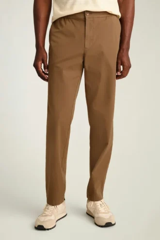Los elegantes pantalones Navigator. Cómpralos ahora en Bonobos
