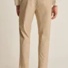 Los elegantes pantalones Navigator. Cómpralos ahora en Bonobos
