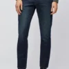Los jeans azules: denim clásico en múltiples lavados Los jeans azules: denim clásico en múltiples lavados